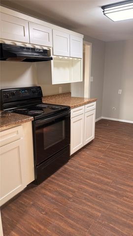 806 W Atchley Avenue, Alvarado, TX 76009