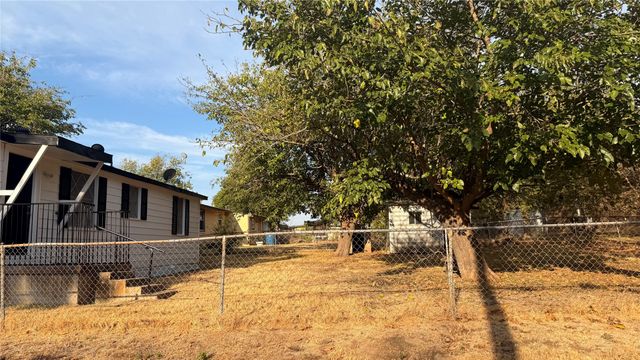 806 W Atchley Avenue, Alvarado, TX 76009