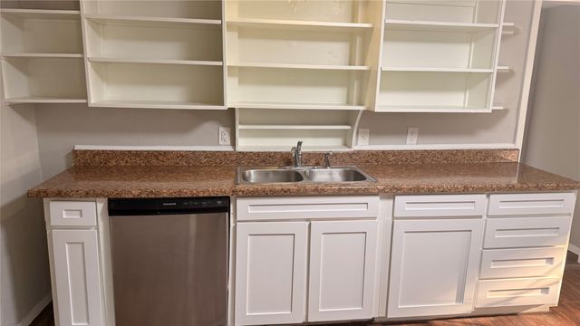 806 W Atchley Avenue, Alvarado, TX 76009