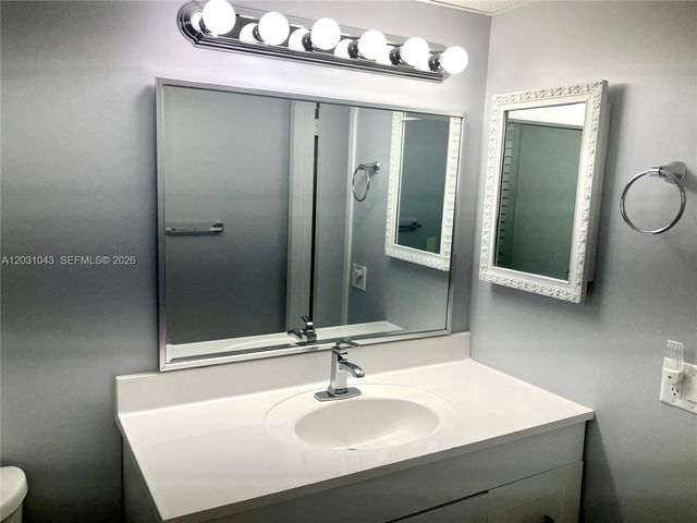 2801 NW 47th Ter 403B, Lauderdale Lakes, FL 33313
