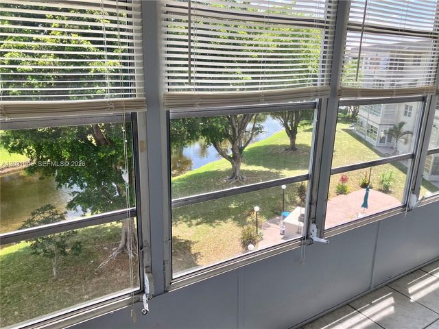 2801 NW 47th Ter 403B, Lauderdale Lakes, FL 33313