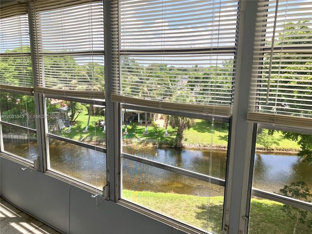 2801 NW 47th Ter 403B, Lauderdale Lakes, FL 33313