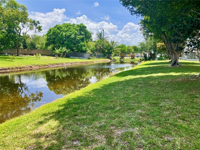 2801 NW 47th Ter 403B, Lauderdale Lakes, FL 33313