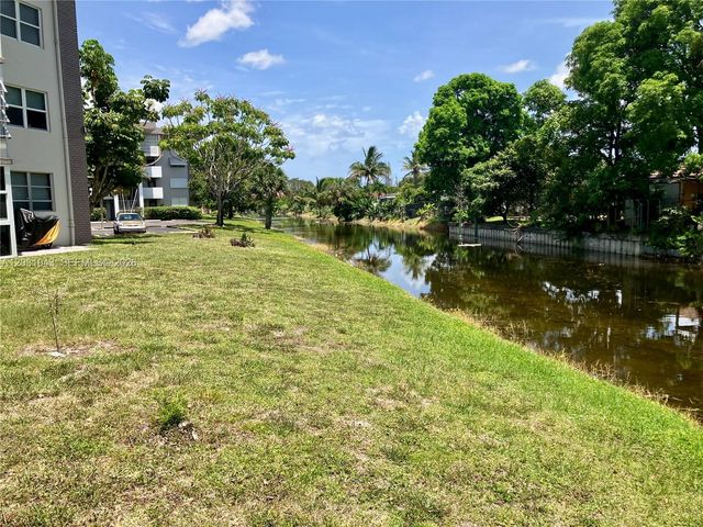 2801 NW 47th Ter 403B, Lauderdale Lakes, FL 33313