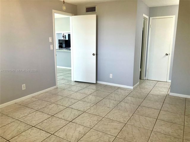 2801 NW 47th Ter 403B, Lauderdale Lakes, FL 33313