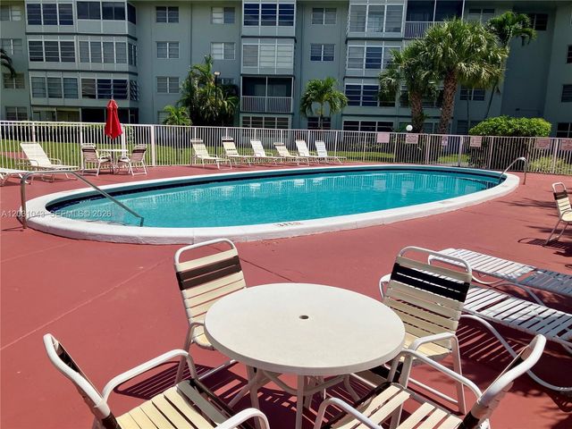 2801 NW 47th Ter 403B, Lauderdale Lakes, FL 33313