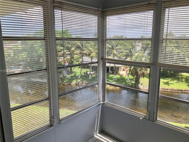 2801 NW 47th Ter 403B, Lauderdale Lakes, FL 33313