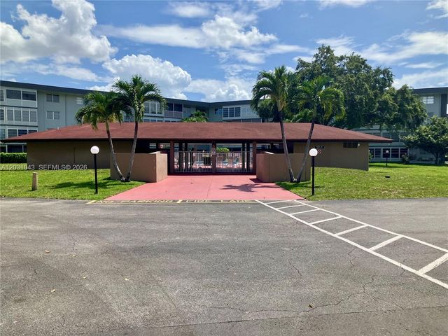 2801 NW 47th Ter 403B, Lauderdale Lakes, FL 33313