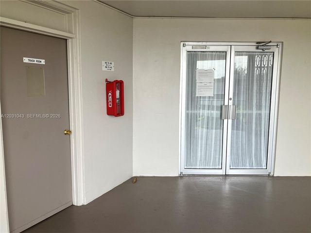 2801 NW 47th Ter 403B, Lauderdale Lakes, FL 33313