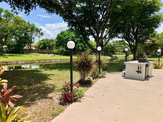 2801 NW 47th Ter 403B, Lauderdale Lakes, FL 33313
