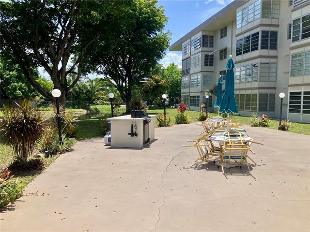 2801 NW 47th Ter 403B, Lauderdale Lakes, FL 33313