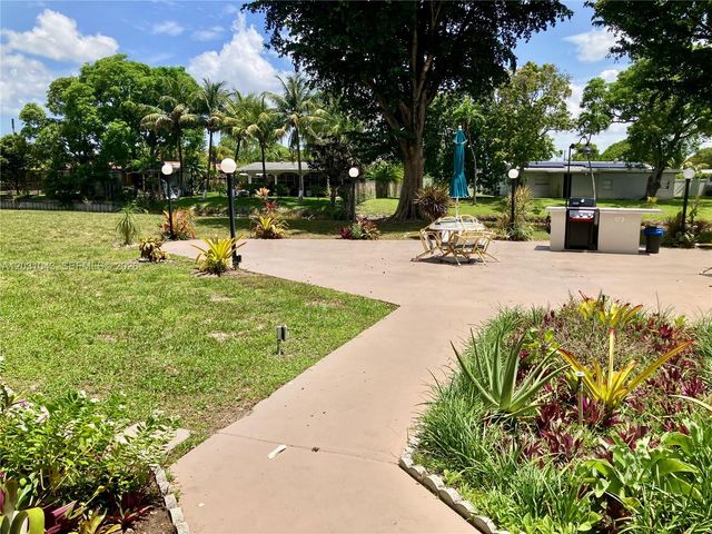 2801 NW 47th Ter 403B, Lauderdale Lakes, FL 33313