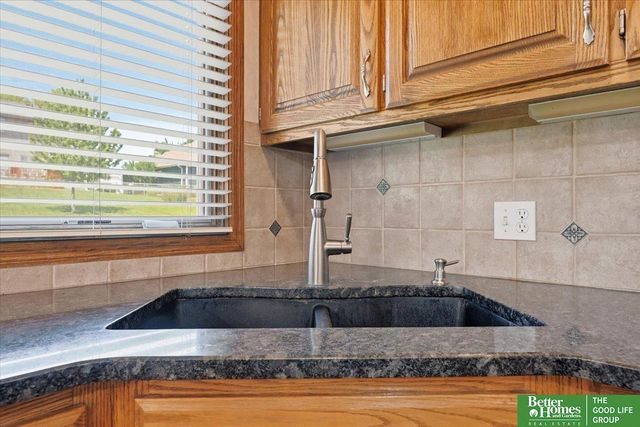 212 Castle Pine Drive, Papillion, NE 68133