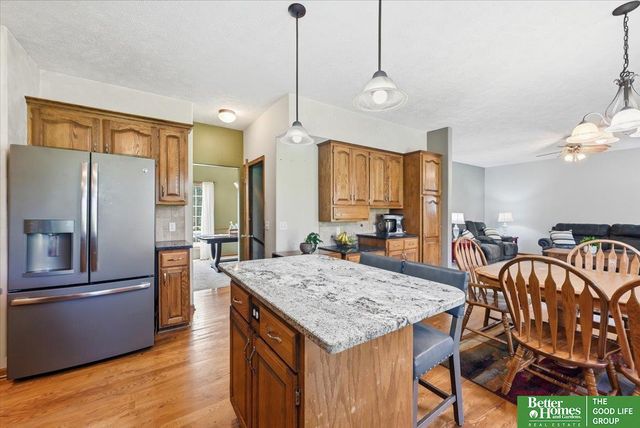 212 Castle Pine Drive, Papillion, NE 68133