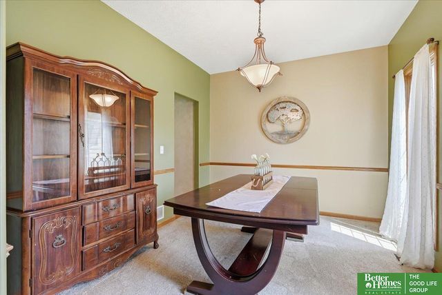 212 Castle Pine Drive, Papillion, NE 68133
