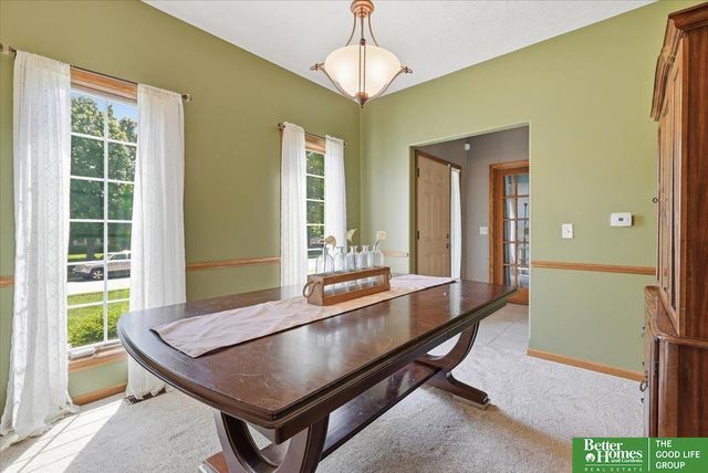 212 Castle Pine Drive, Papillion, NE 68133