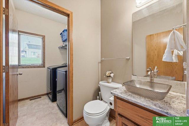 212 Castle Pine Drive, Papillion, NE 68133