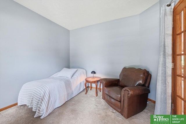 212 Castle Pine Drive, Papillion, NE 68133
