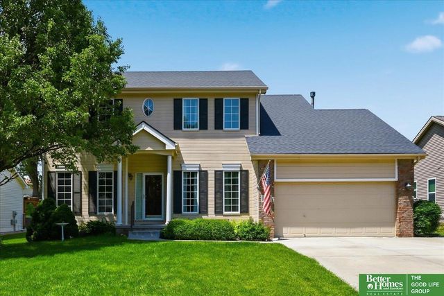 212 Castle Pine Drive, Papillion, NE 68133