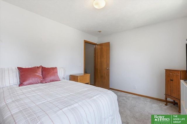 212 Castle Pine Drive, Papillion, NE 68133
