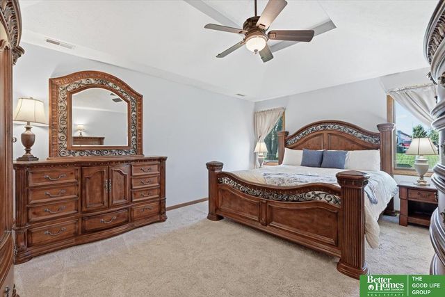 212 Castle Pine Drive, Papillion, NE 68133