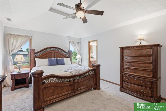 212 Castle Pine Drive, Papillion, NE 68133