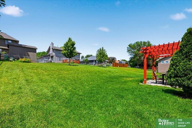 212 Castle Pine Drive, Papillion, NE 68133
