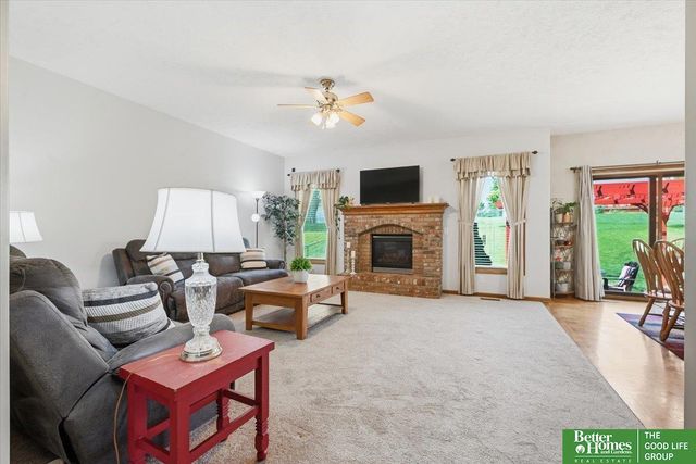 212 Castle Pine Drive, Papillion, NE 68133