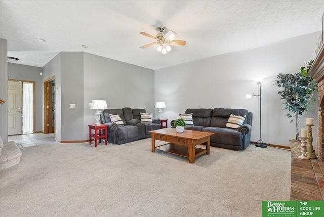 212 Castle Pine Drive, Papillion, NE 68133