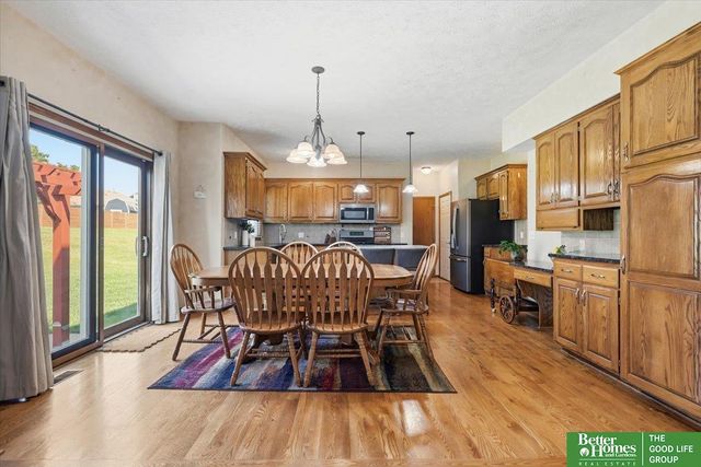 212 Castle Pine Drive, Papillion, NE 68133