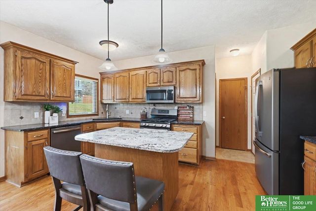 212 Castle Pine Drive, Papillion, NE 68133