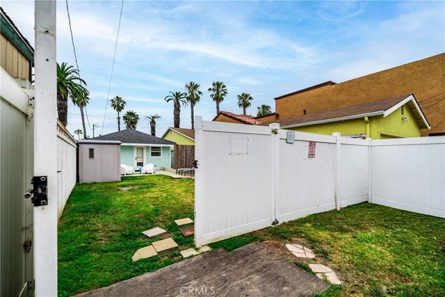 218 11th, Huntington Beach, CA 92648