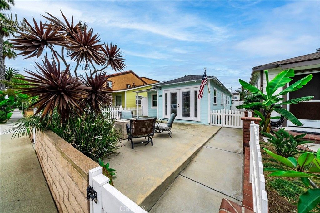 218 11th, Huntington Beach, CA 92648