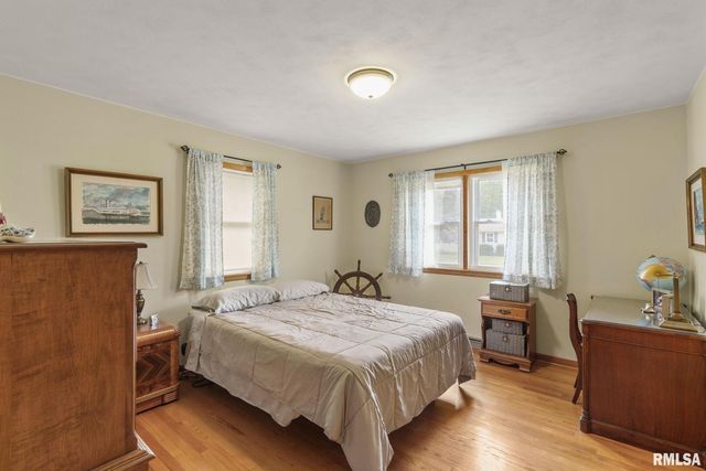 4123 N LINWOOD Avenue, Davenport, IA 52806