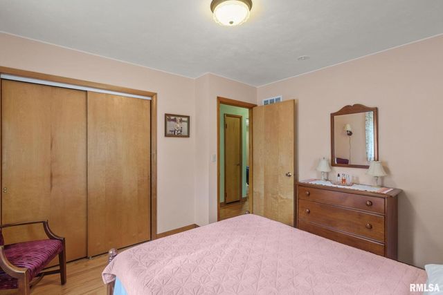 4123 N LINWOOD Avenue, Davenport, IA 52806