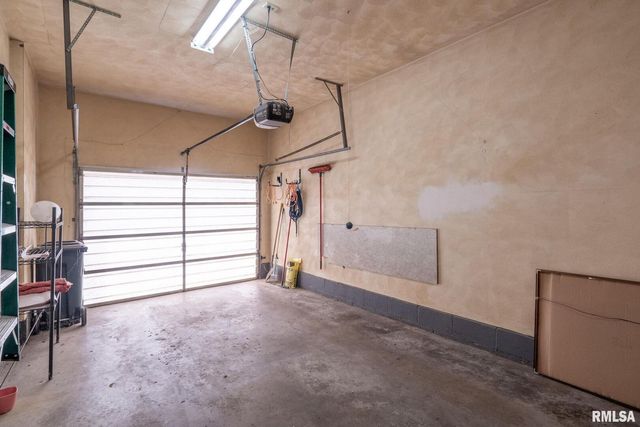 4123 N LINWOOD Avenue, Davenport, IA 52806