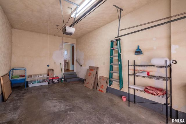 4123 N LINWOOD Avenue, Davenport, IA 52806