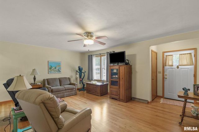 4123 N LINWOOD Avenue, Davenport, IA 52806