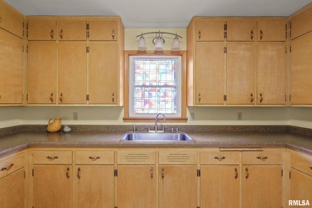 4123 N LINWOOD Avenue, Davenport, IA 52806