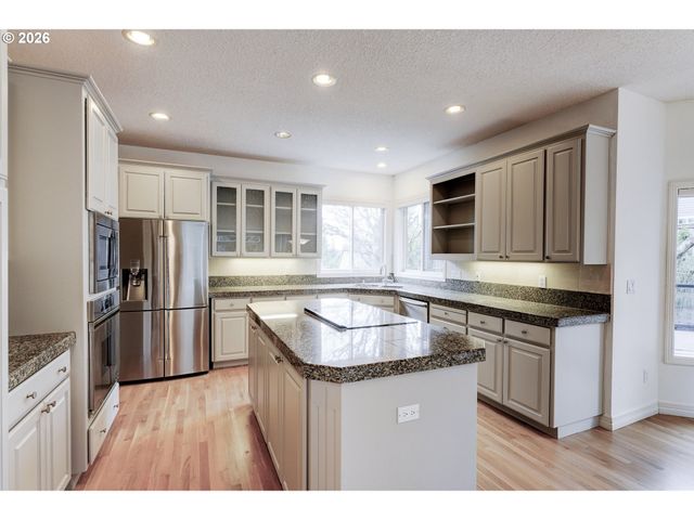 14488 PFEIFER Dr, Lake Oswego, OR 97035