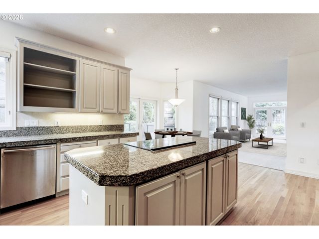 14488 PFEIFER Dr, Lake Oswego, OR 97035