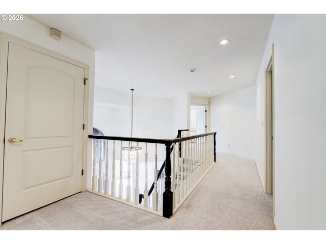 14488 PFEIFER Dr, Lake Oswego, OR 97035