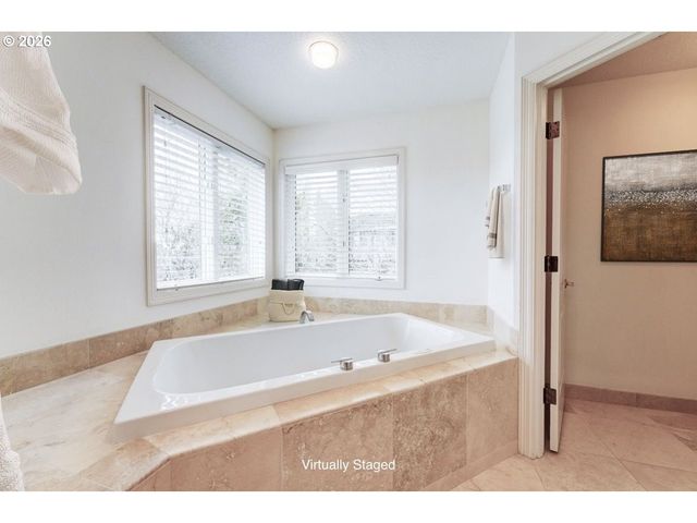 14488 PFEIFER Dr, Lake Oswego, OR 97035