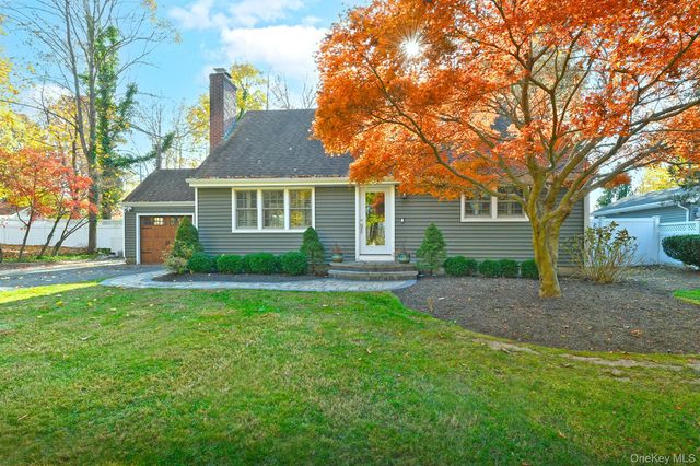 12 Darling Avenue, Smithtown, NY 11787