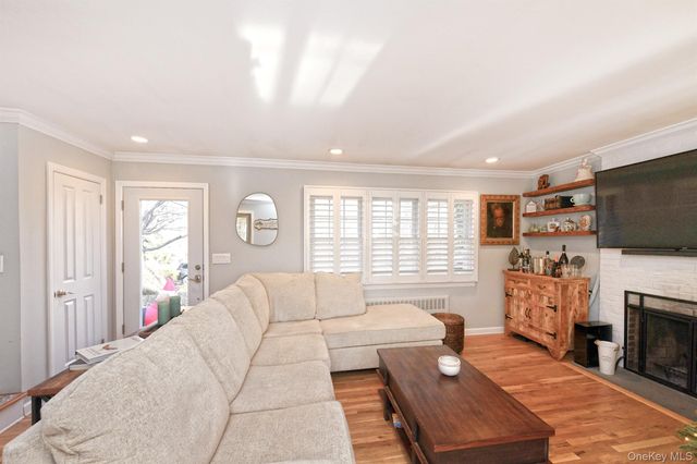 12 Darling Avenue, Smithtown, NY 11787