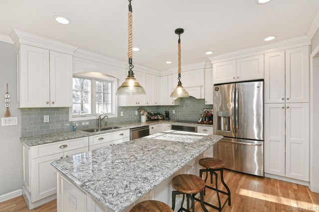 12 Darling Avenue, Smithtown, NY 11787