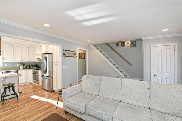 12 Darling Avenue, Smithtown, NY 11787