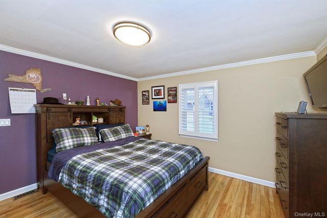 12 Darling Avenue, Smithtown, NY 11787