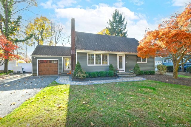 12 Darling Avenue, Smithtown, NY 11787