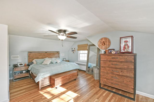 12 Darling Avenue, Smithtown, NY 11787